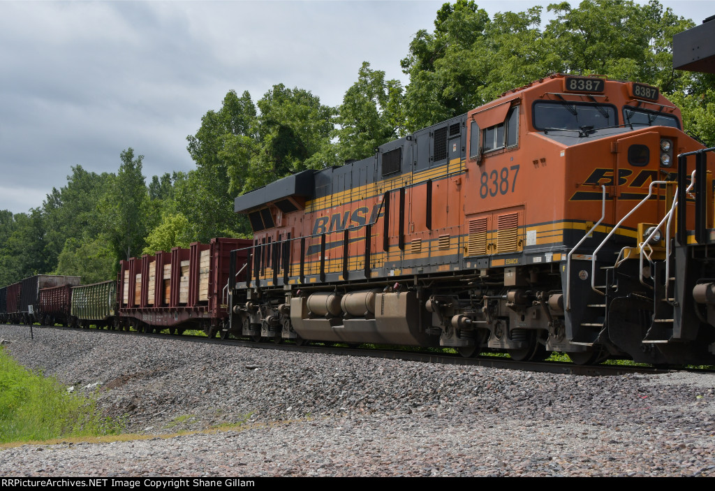 BNSF 8387 Roster shot.